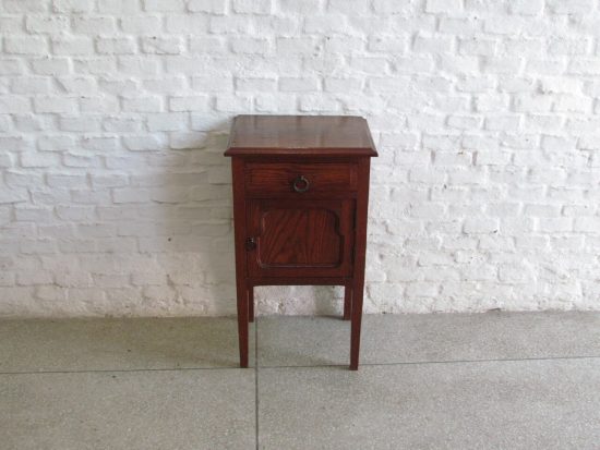 Lote: 47 - Lote: 47 - Mesa de luz