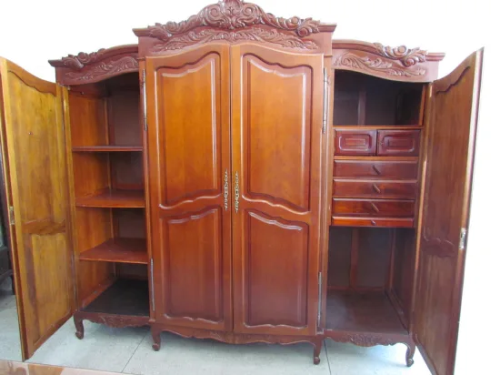 Lote: 102 - Lote: 102 - Ropero