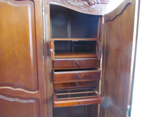 Lote: 102 - Lote: 102 - Ropero