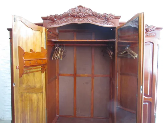 Lote: 102 - Lote: 102 - Ropero