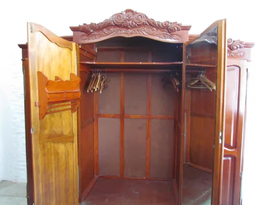 Lote: 102 - Lote: 102 - Ropero