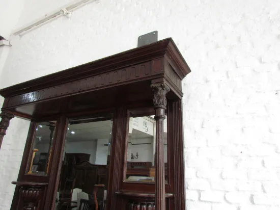 Lote: 111 - Lote: 111 - Aparador con alzada