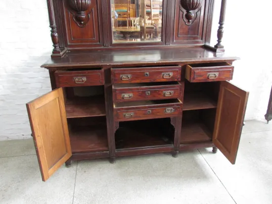 Lote: 111 - Lote: 111 - Aparador con alzada