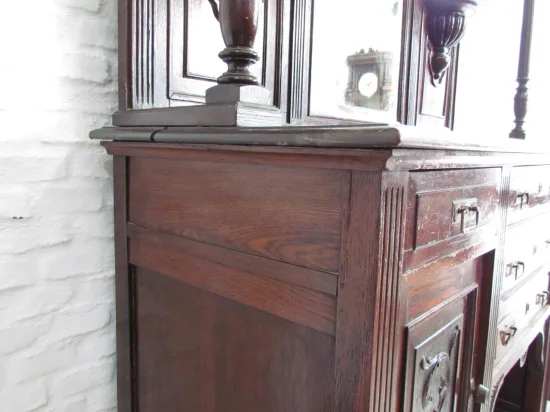 Lote: 111 - Lote: 111 - Aparador con alzada