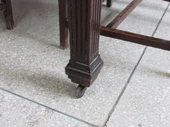 Lote: 109 - Lote: 109 - Mesa de comedor