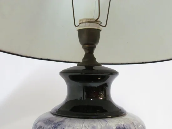 Lote: 32 - Lote: 32 - Lámpara y cenicero