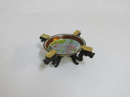 Lote: 32 - Lote: 32 - Lámpara y cenicero