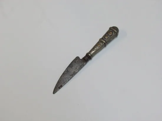 Lote: 130 - Lote: 130 - Cuchillo verijero