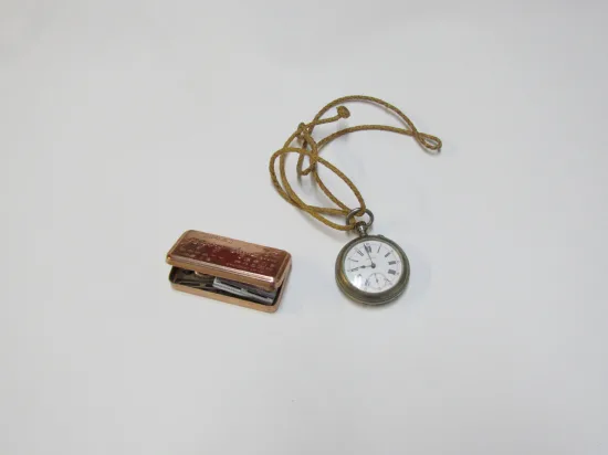 Lote: 175 - Lote: 175 - Reloj y estuche de viaje