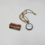 Lote: 175 - Lote: 175 - Reloj y estuche de viaje