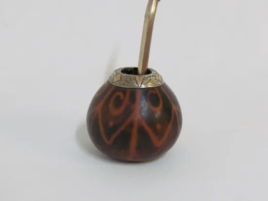 Lote: 56 - Lote: 56 - Mate y bombilla