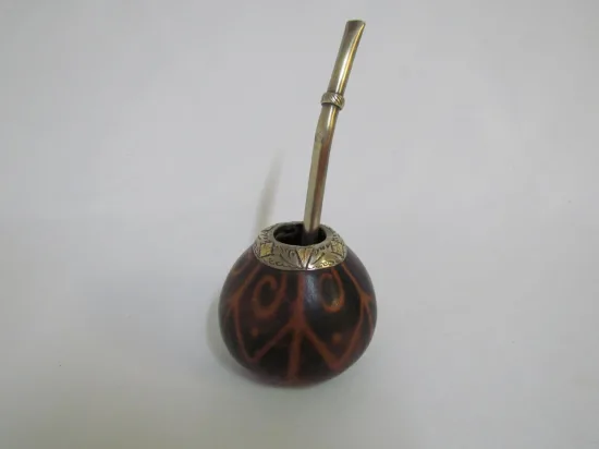 Lote: 56 - Lote: 56 - Mate y bombilla