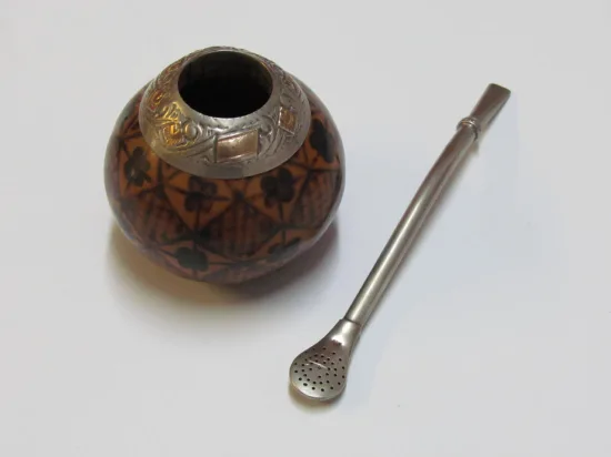 Lote: 57 - Lote: 57 - Mate y bombilla