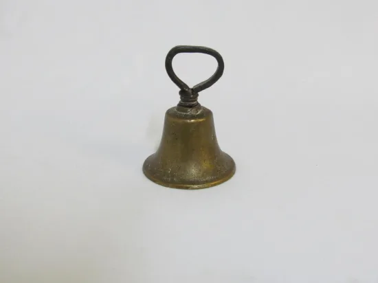 https://www.moralescolombo.uy/wp-content/uploads/2025/11/foto-i14316f5-20251120063910960-550x412.webp Lote: 180 - Lote: 180 - Cencerro y campana