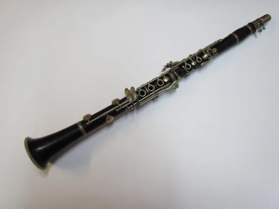 https://www.moralescolombo.uy/wp-content/uploads/2025/11/foto-i14399f3-20251120165102624-550x412.webp Lote: 274 - Lote: 274 - Clarinete