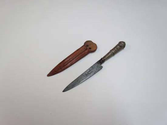 Lote: 128 - Lote: 128 - Cuchillo verijero