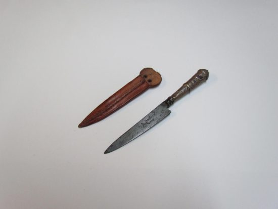 Lote: 128 - Lote: 128 - Cuchillo verijero