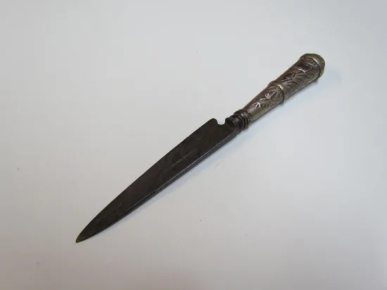 Lote: 128 - Lote: 128 - Cuchillo verijero