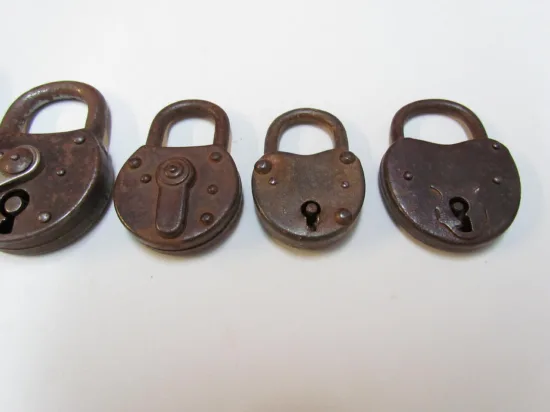 https://www.moralescolombo.uy/wp-content/uploads/2025/11/foto-i14482f3-20251120220011385-550x412.webp Lote: 244 - Lote: 244 - Candados