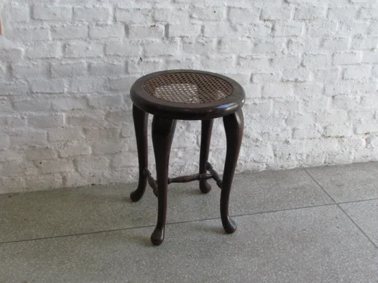 Lote: 36 - Lote: 36 - Banquito estilo danes.