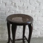 Lote: 36 - Lote: 36 - Banquito estilo danes.