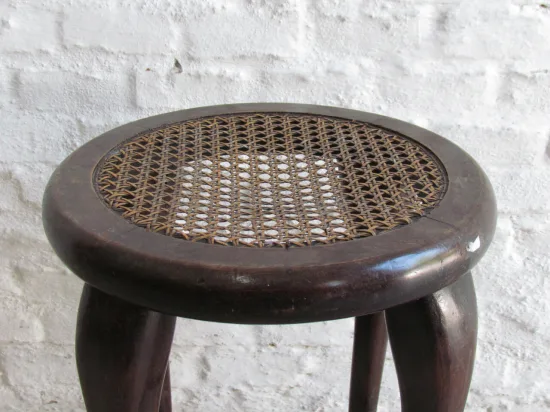 Lote: 36 - Lote: 36 - Banquito estilo danes.