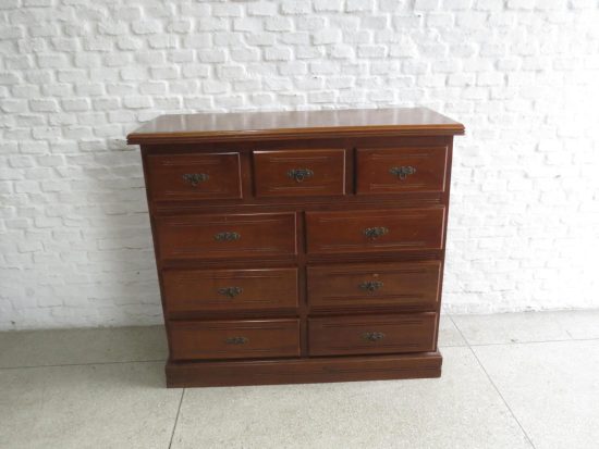 Lote: 27 - Lote: 27 - Cómoda