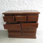 Lote: 27 - Lote: 27 - Cómoda