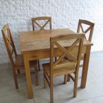 Lote: 58 - Lote: 58 - Mesa y sillas