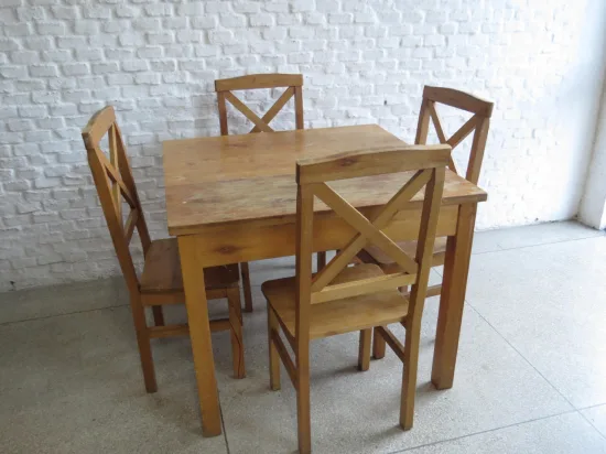 Lote: 58 - Lote: 58 - Mesa y sillas