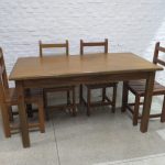 Lote: 64 - Lote: 64 - Mesa y sillas