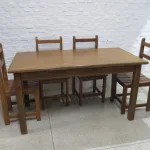 Lote: 64 - Lote: 64 - Mesa y sillas