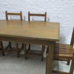 Lote: 64 - Lote: 64 - Mesa y sillas