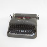 Lote: 115 - Lote: 115 - Maquina de escribir