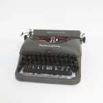 Lote: 115 - Lote: 115 - Maquina de escribir