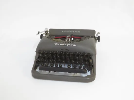 Lote: 115 - Lote: 115 - Maquina de escribir