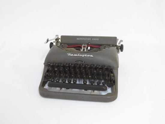 Lote: 115 - Lote: 115 - Maquina de escribir