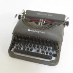 Lote: 115 - Lote: 115 - Maquina de escribir