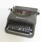 Lote: 115 - Lote: 115 - Maquina de escribir
