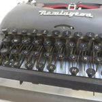 Lote: 115 - Lote: 115 - Maquina de escribir