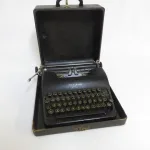 Lote: 117 - Lote: 117 - Maquina de escribir