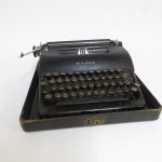 Lote: 117 - Lote: 117 - Maquina de escribir