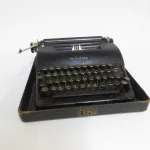 Lote: 117 - Lote: 117 - Maquina de escribir