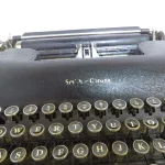 Lote: 117 - Lote: 117 - Maquina de escribir