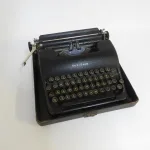 Lote: 117 - Lote: 117 - Maquina de escribir