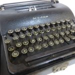Lote: 117 - Lote: 117 - Maquina de escribir