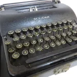 Lote: 117 - Lote: 117 - Maquina de escribir