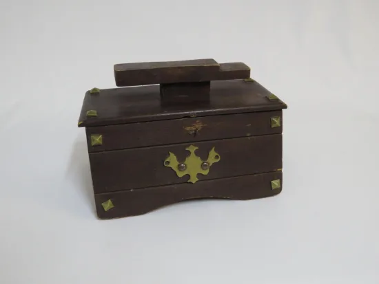 Lote: 54 - Lote: 54 - Caja lustrasor