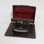 Lote: 118 - Lote: 118 - Máquina de escribir