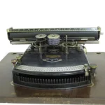 Lote: 118 - Lote: 118 - Máquina de escribir